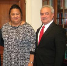 К странам-лидерам по весу своих жителей принадлежат островные государства Тихого океана, в том числе, Американское Самоа. На снимке —Первая леди этой неприсоединенной к США территории — Мэри Талафоно и губернатор Тогиола Талафоно.